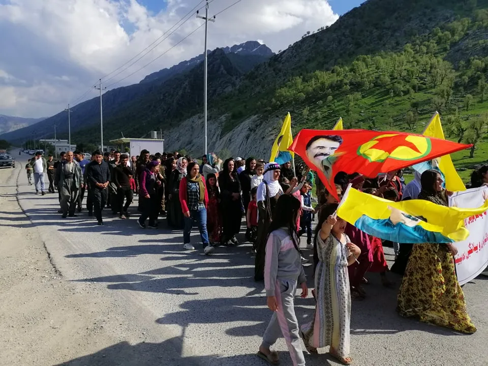 Manifestación en Qandil exige la expulsión de la ocupación turca y la unificación de la actitud kurda