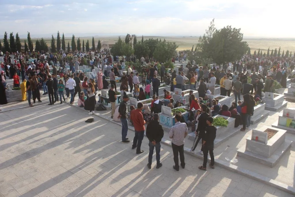 La gente del NE, Siria visita los santuarios de los mártires