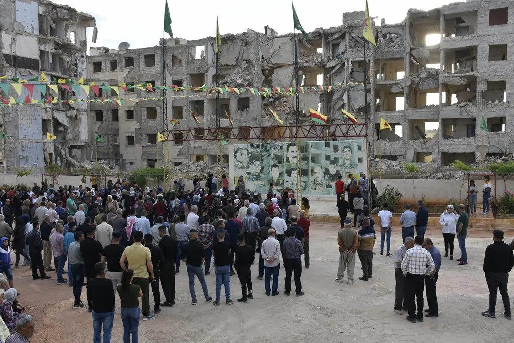 La gente del NE, Siria visita los santuarios de los mártires