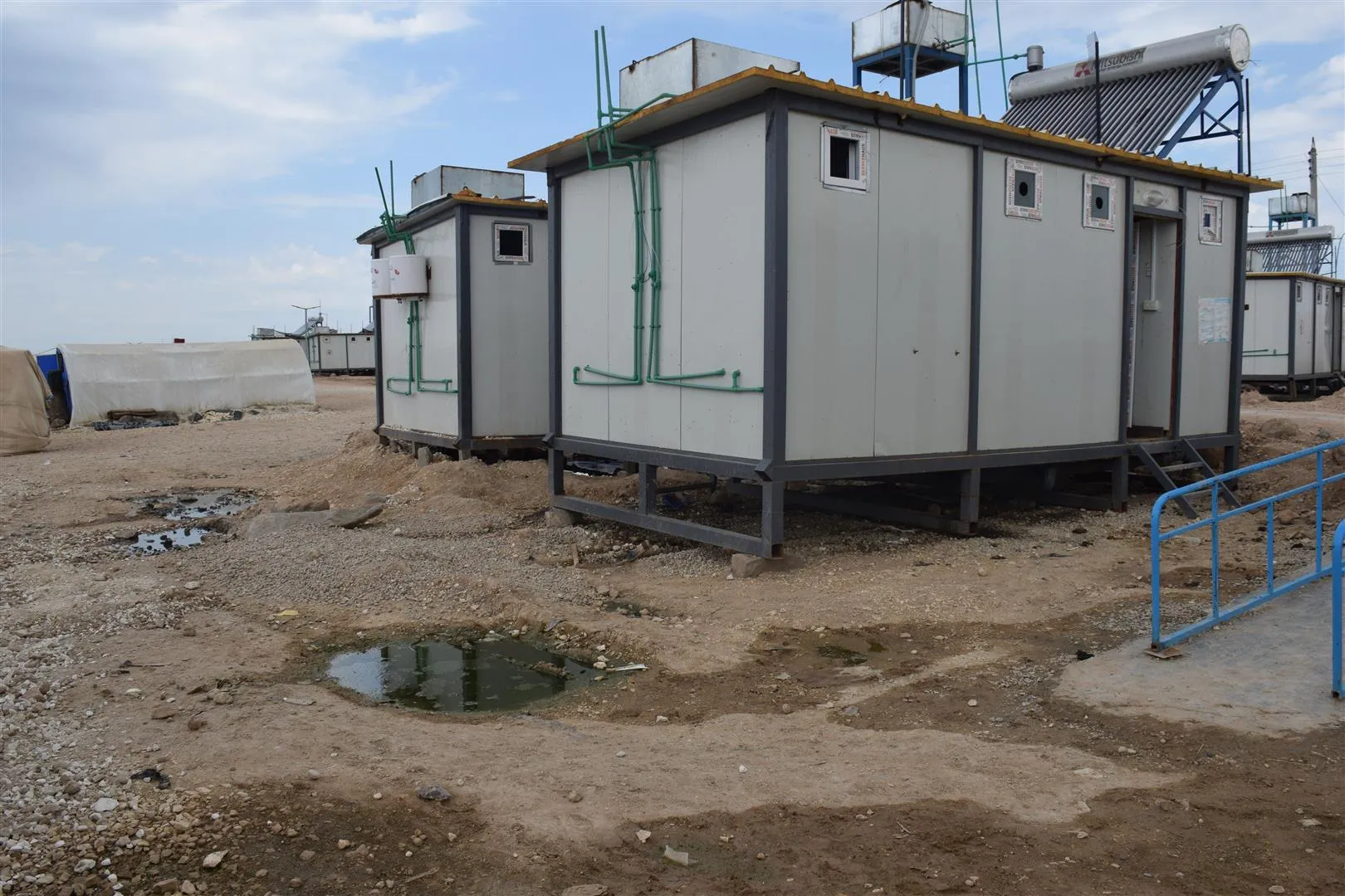 Residentes del campamento de Washokani se quejan del saneamiento deficiente