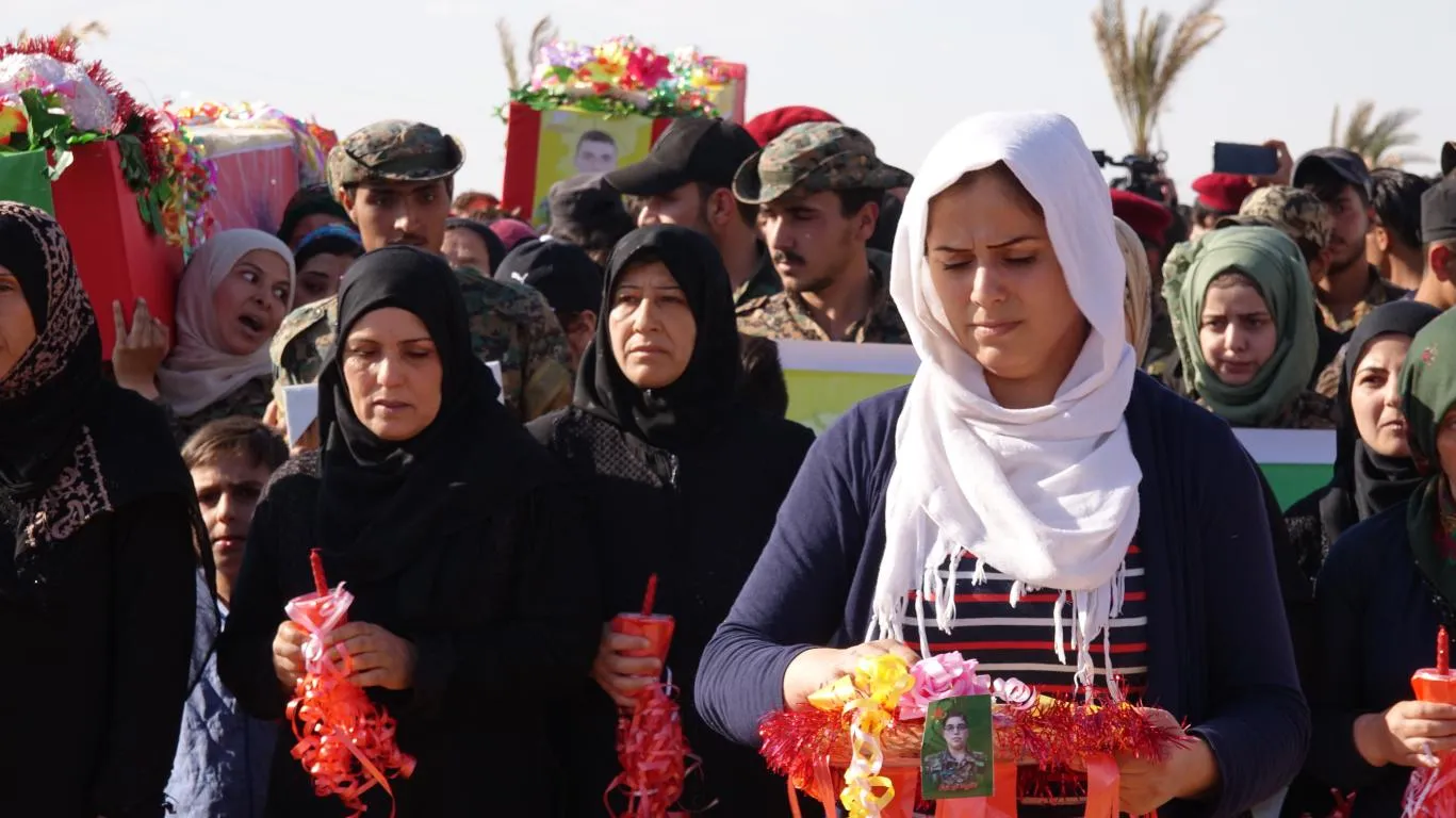 Los mártires Nurjian y Al-Idlbi descansaron en Al-Tabqa