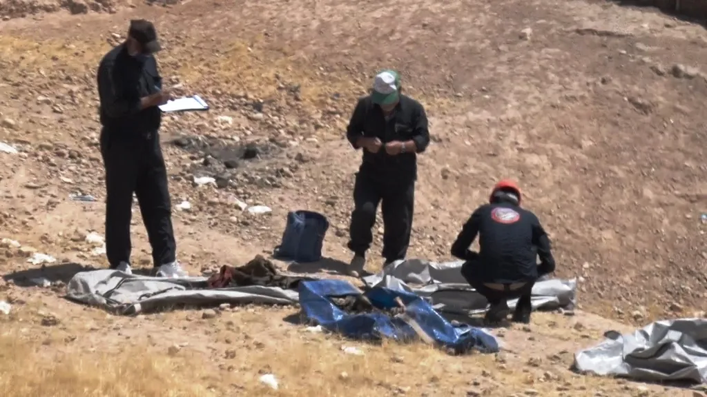 5.900 cadáveres víctimas de ISIS exhumados de 25 sitios en Al-Raqa