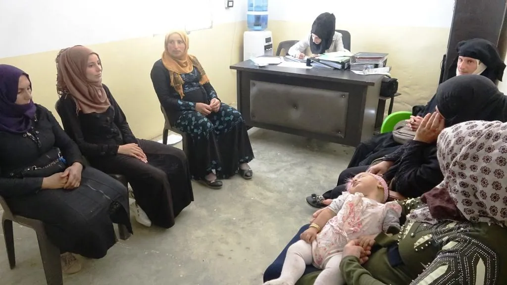 A través de las comunas, las mujeres en Deir Ezzor recuperan su papel en la sociedad