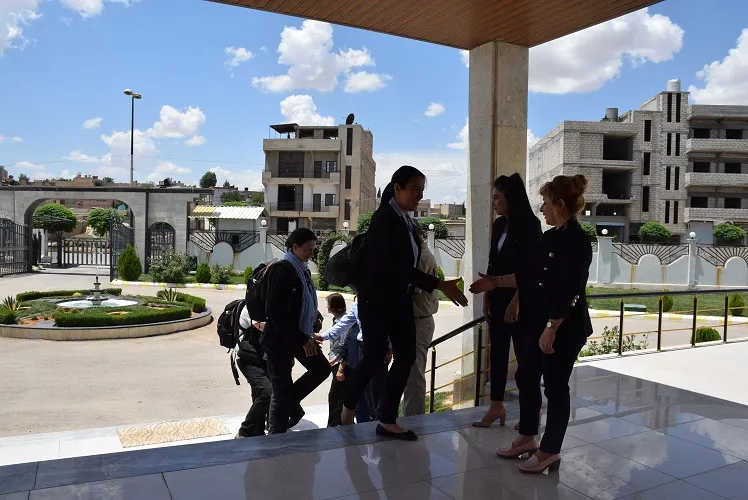 AA entrega a 10 huérfanos franceses de familias de ISIS