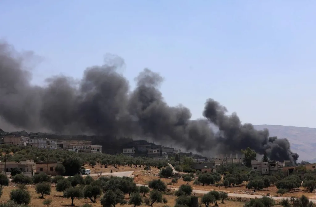 Fuerzas gubernamentales bombardean la zona "desescalada"