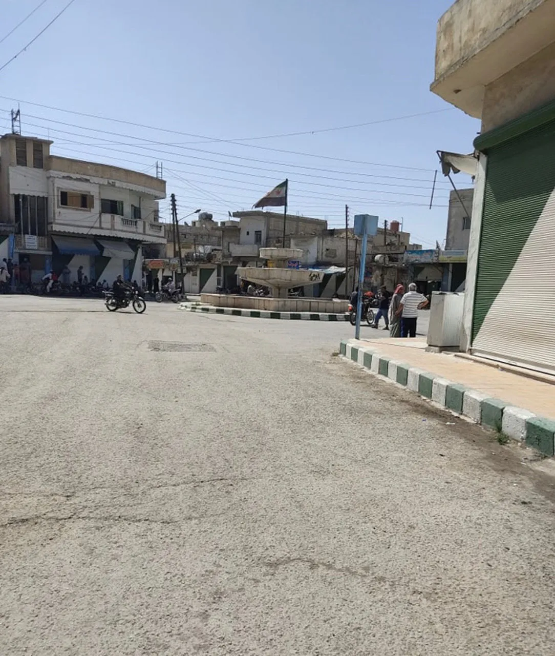 Huelga general en Gire Spi (Tel Abyad) y manifestantes que se niegan a negociar con la lira turca