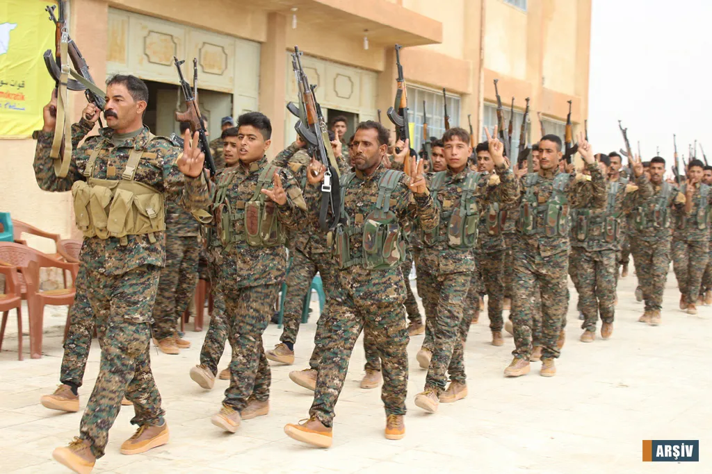 SDF lanza una campaña contra células ISIS en el campo de Deir-ez-Zor