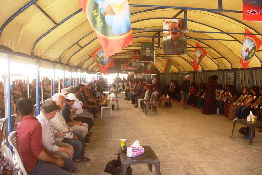 El pueblo de Kobani expresa sus condolencias a las familias de mártires de la resistencia