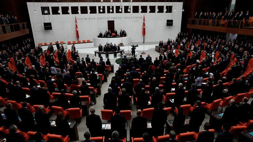 Abogados turcos se preparan para manifestarse contra una ley que impone tutela sobre la asociación de abogados