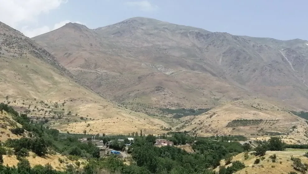 Bombardeo de la aviación turca en el norte de Hewler