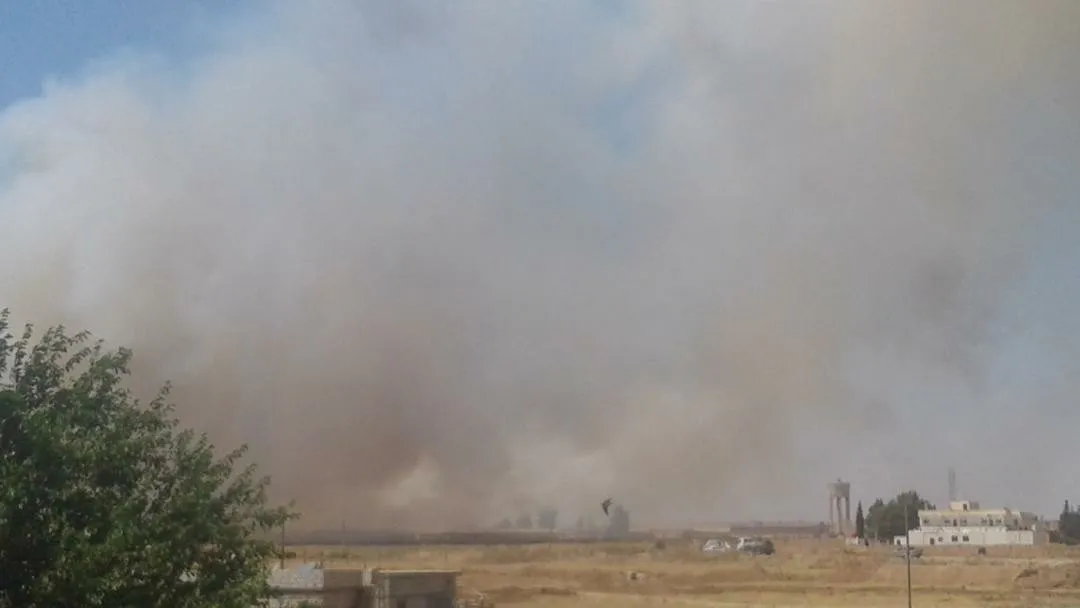 Las fuerzas de ocupación turcas bombardean el campo de Tel Tamir y queman las cosechas de la gente