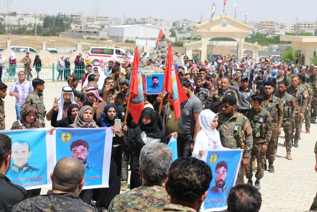 Manbij se despide de un mártir y anuncian el nombre de otro