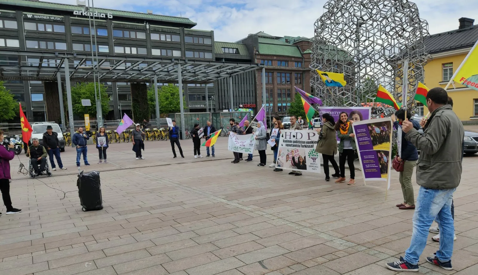 Protesta en Helsinki contra el arresto de Laila Koven y Musa Fares
