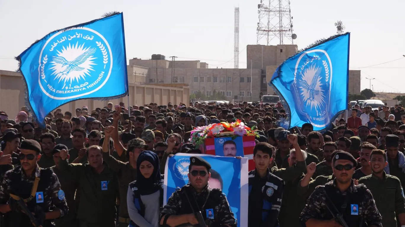 Al-Tabqa abraza al mártir Maher