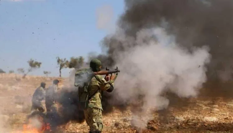 Fuerzas del gobierno y los mercenarios de Turquía se enfrentan en la zona rural de Hama