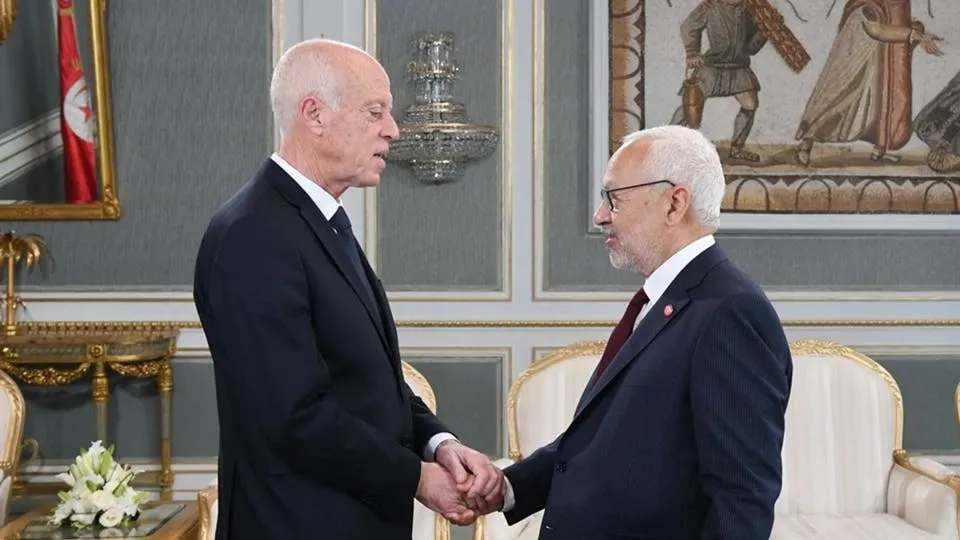 Revista francesa: una guerra fría en Túnez entre Saeed y Ghannouchi
