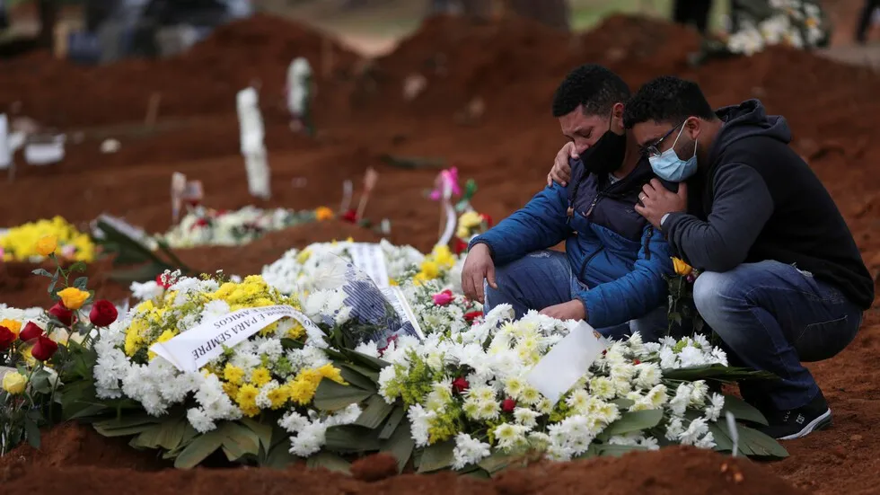 Covid-19 recupera su fuerza nuevamente y mata a miles de personas