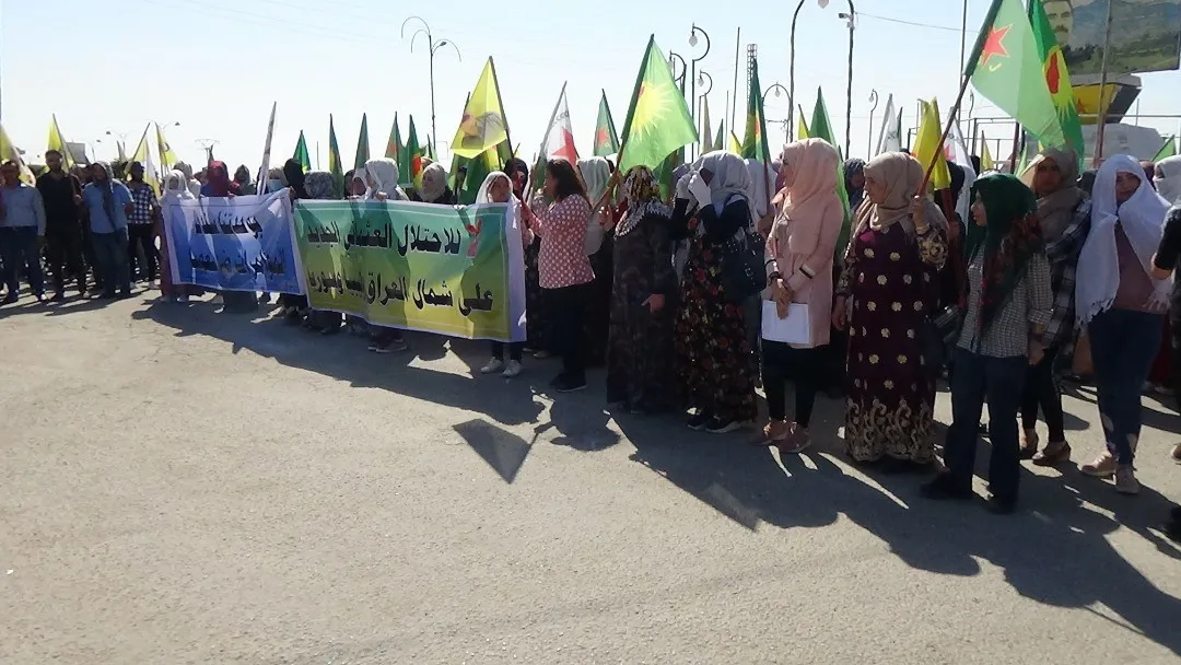 Manifestación en Tel Barak para denunciar la ocupación turca y llamar a la resistencia contra sus crímenes