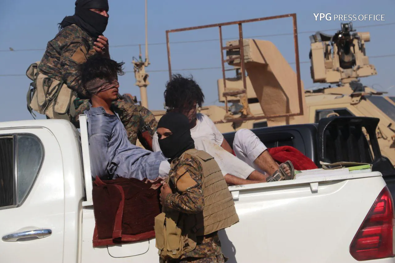 Vía video ... SDF asalta escondites de células ISIS en campaña