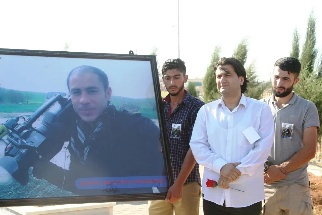 Mártir periodista Mustafa Muhammad conmemorado en Kobani
