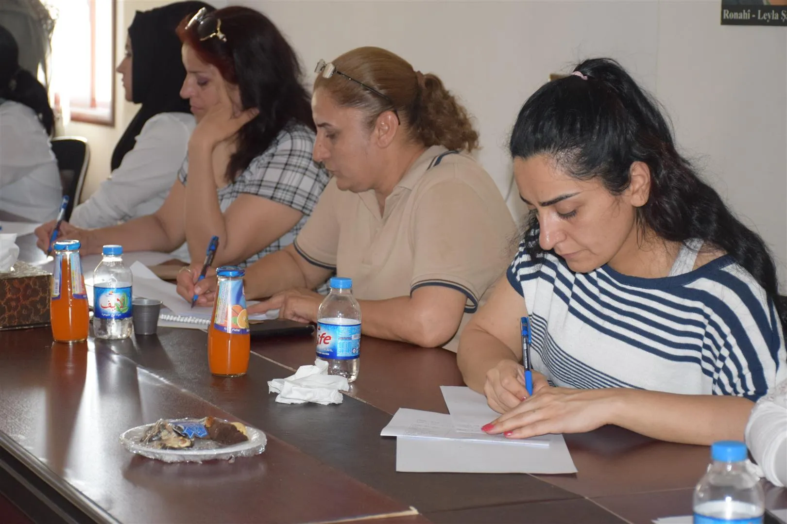 Simposio en Qamishlo titulado: "Violencia bajo corona y ocupación", ofreciendo soluciones