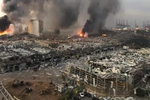 Más de 30 muertos y 3.000 heridos quedan en la explosión de Beirut