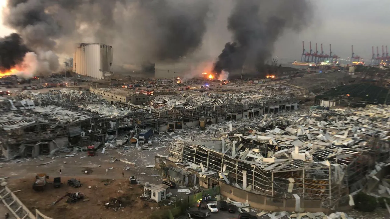 78 ciudadanos muertos por la explosión que sacudió Beirut ayer