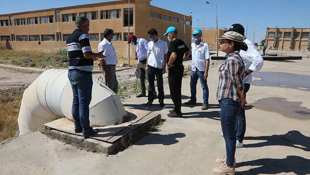 La delegación de UNICEF visita al-Hasakah para ver la situación del agua