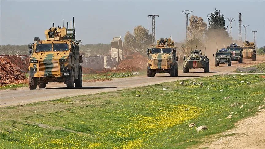 Apuntan a un vehículo ruso con un misil "RBG", al oeste de Idlib