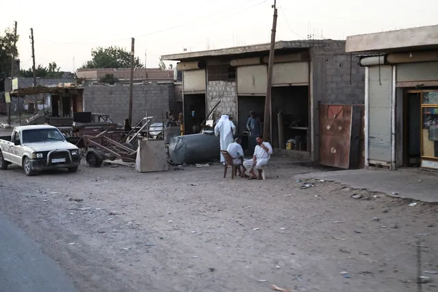 La vida vuelve al campo oriental de Deir-ez-Zor