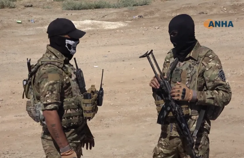 En cooperación con los clanes Deir ez-Zor, 9 militantes arrestados