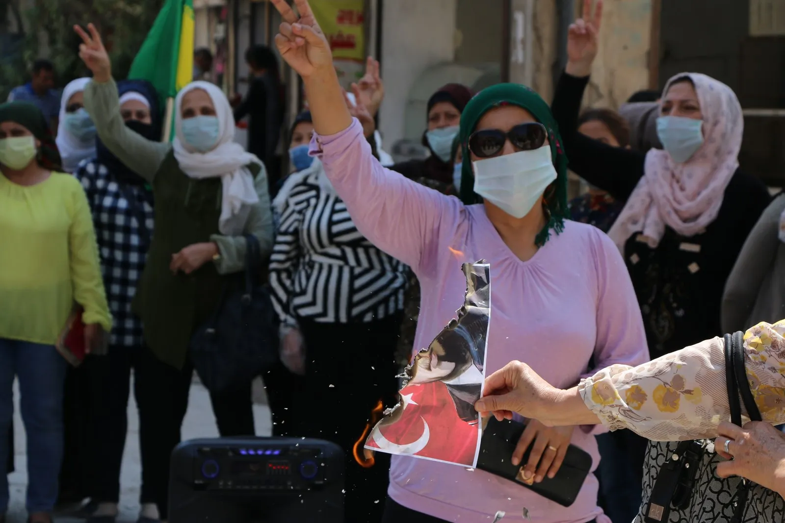 Mujeres de Alepo protestan por la violación de una mujer en Ilih