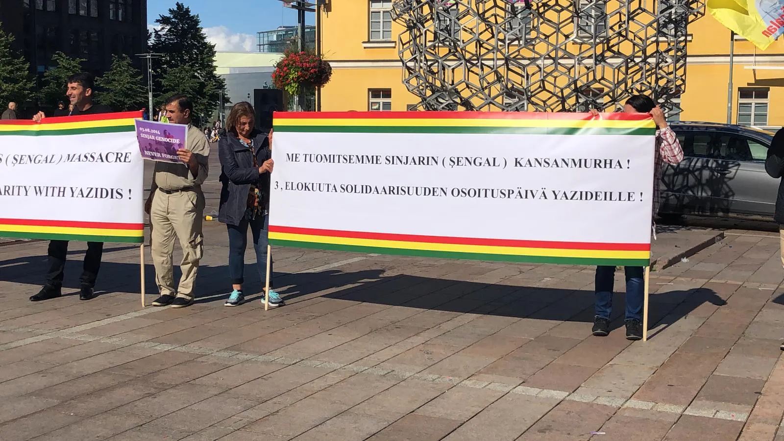 Protesta para condenar la masacre de Şengal en Finlandia