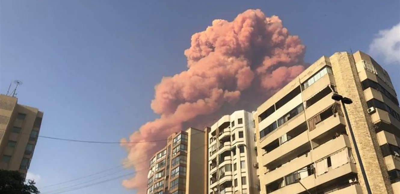 Enorme explosión golpea la capital libanesa, Beirut
