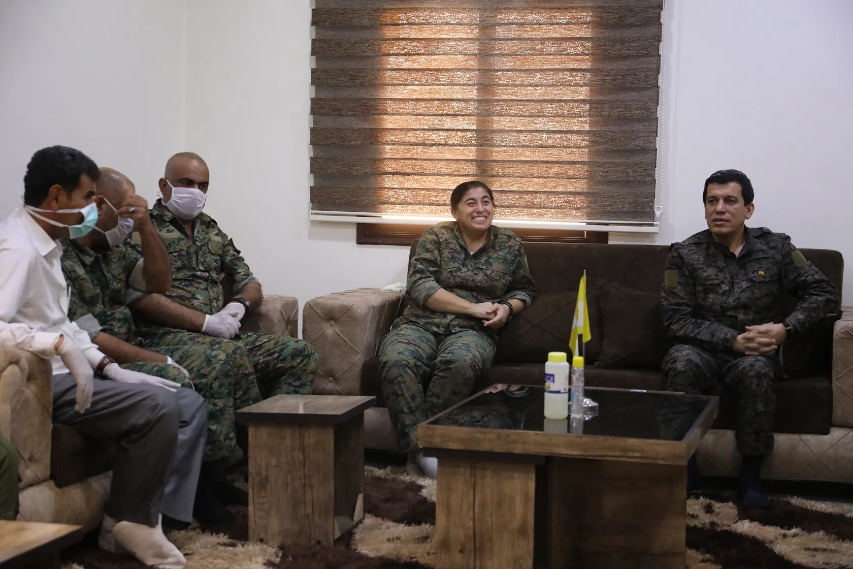 Mazloum Abdi y comandantes de las SDF inspeccionan instituciones militares y civiles en Deir ez-Zor