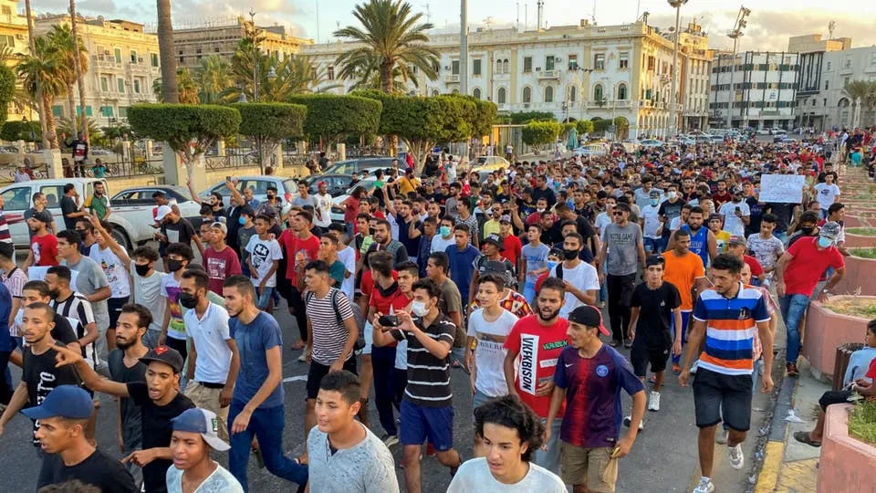 Continúan las manifestaciones en Trípoli, los manifestantes dan a al-Sarraj 24 horas
