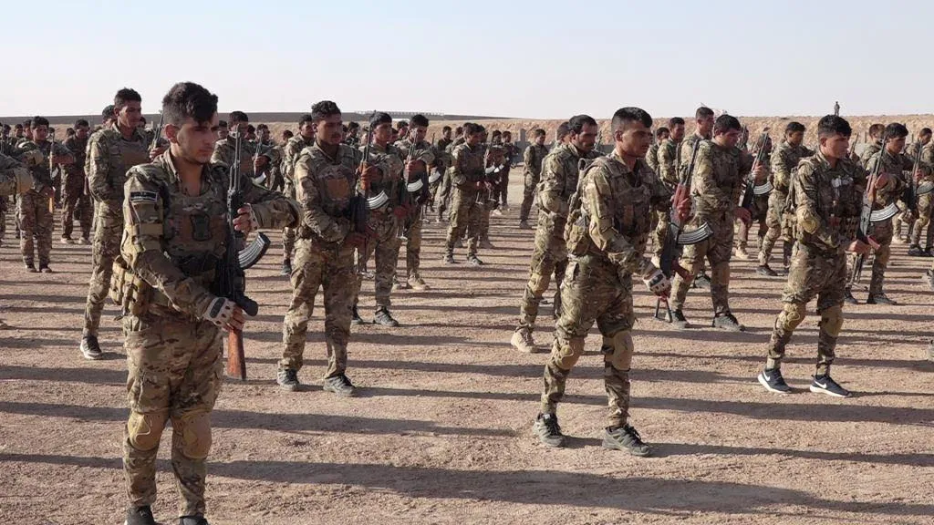 El clan Shaitat conmemora la masacre de Shaitat en Deir ez-Zor