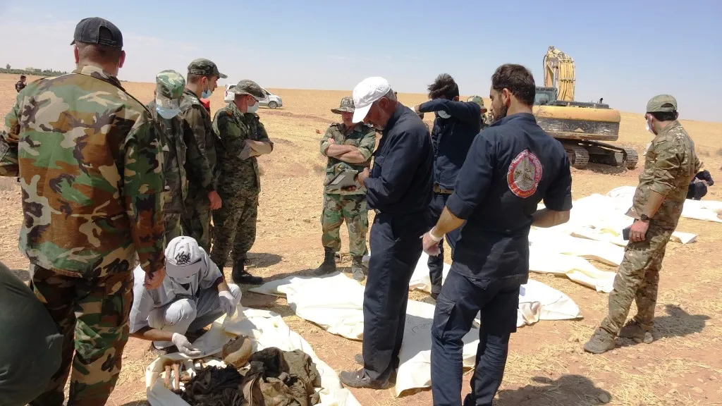 Dos fosas comunes de la 93a Brigada encontradas en Ain Issa