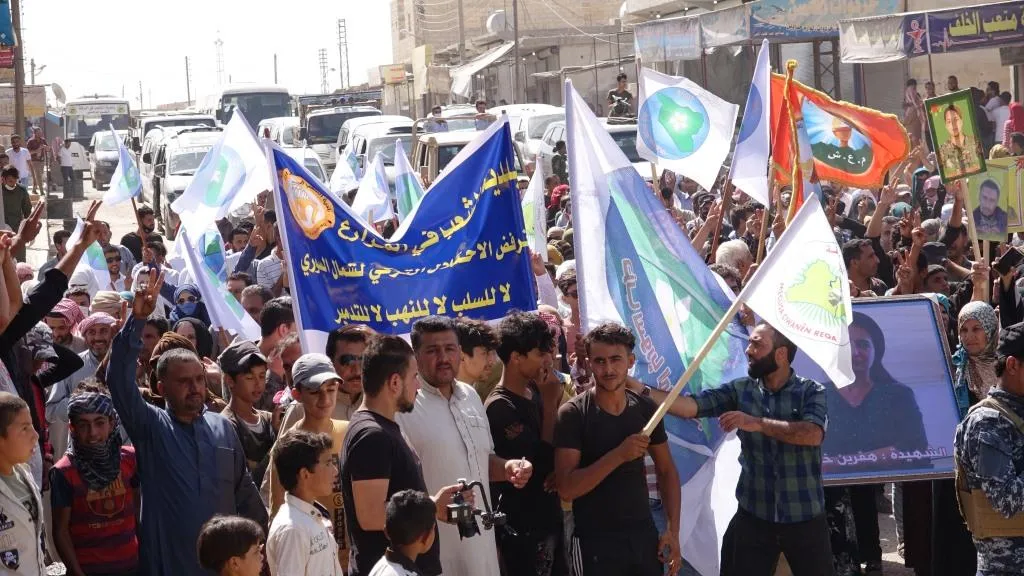 Pueblo del campo occidental de Raqqa denuncia la continuación de los crímenes turcos