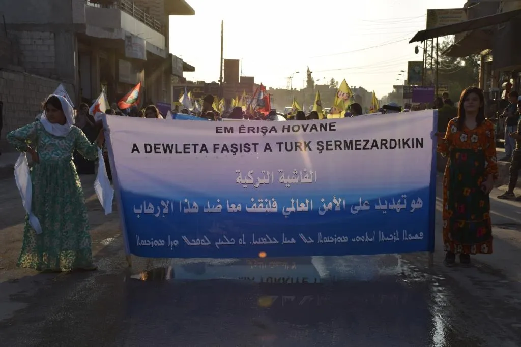 Manifestación de apoyo a la resistencia de Haftanin en Al-Hasakah