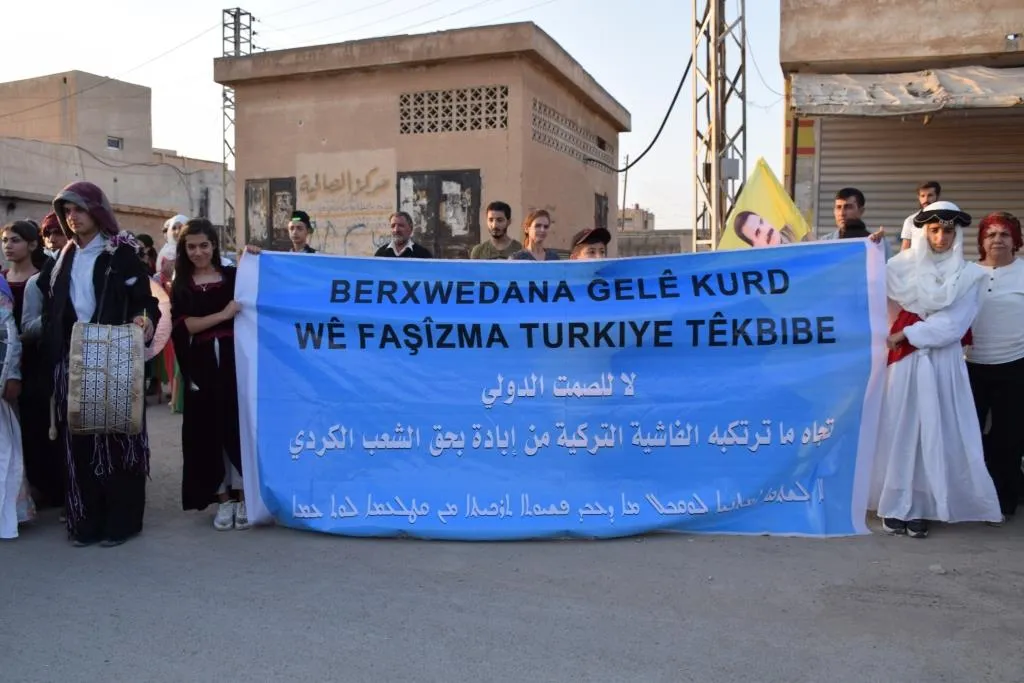 Manifestación de apoyo a la resistencia de Haftanin en Al-Hasakah