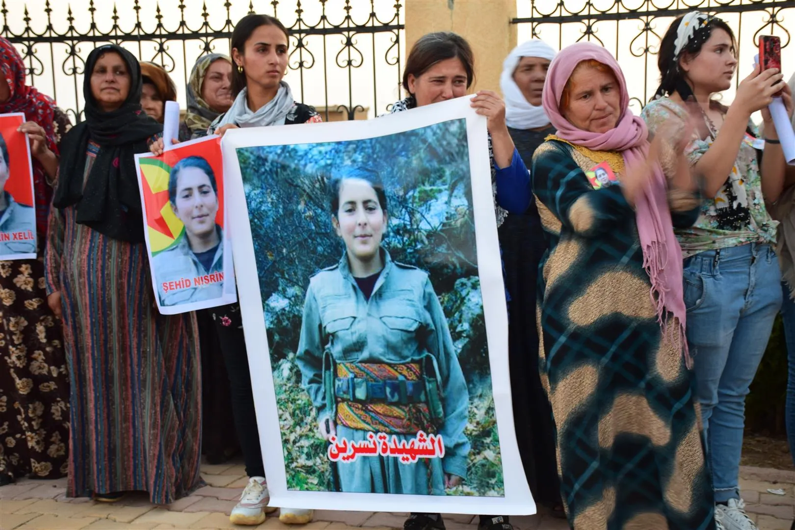 Ceremonias en ausencia para 4 mártires en Al-Hasakah