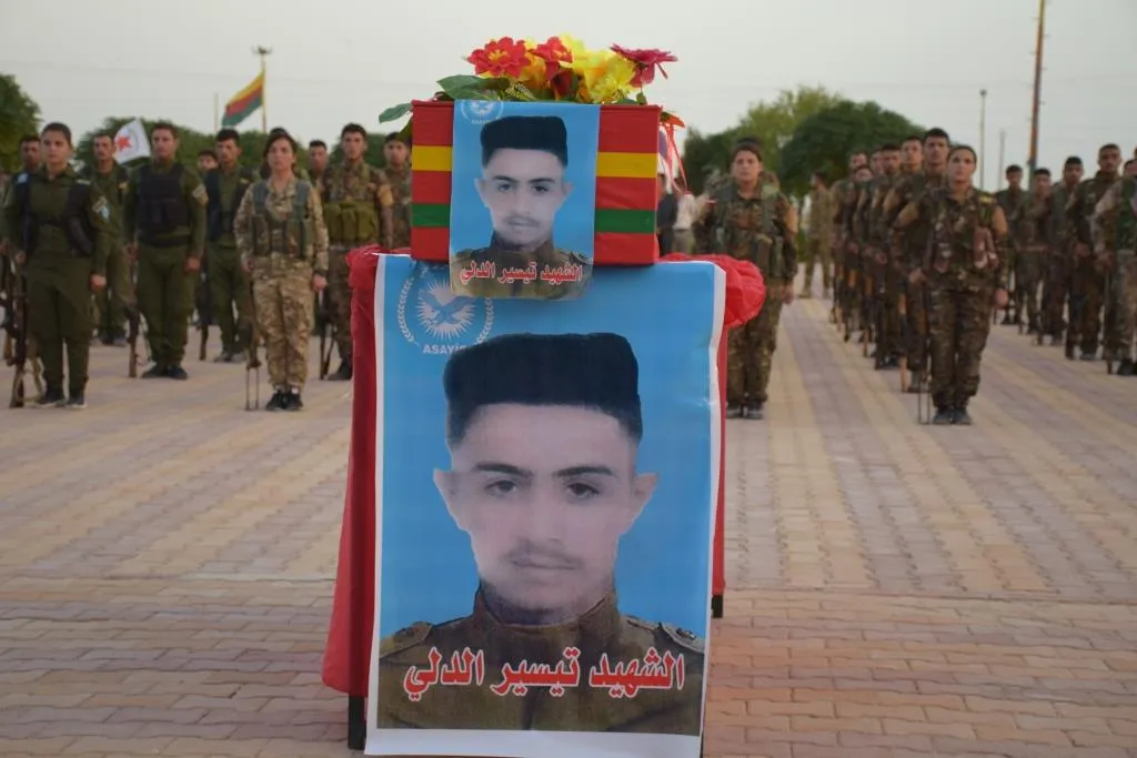 El pueblo de Al-Hasakah se despide del cadáver del mártir Tayseer al-Dalli