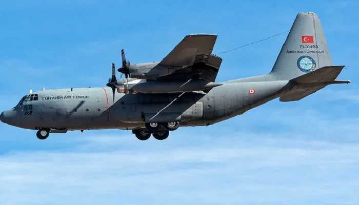 Un avión de carga militar turco aterriza en la base libia de al-Wataya
