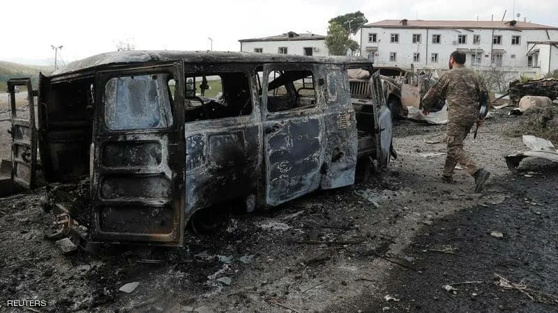 A medida que entra en vigor, Armenia acusa a Azerbaiyán de violar la tregua