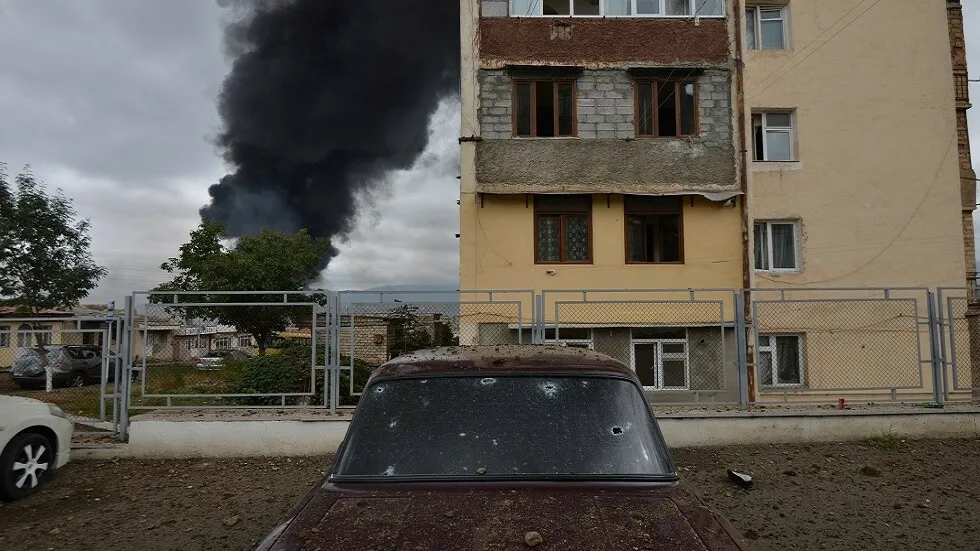 Armenia: Azerbaiyán lanza un ataque masivo con misiles contra la capital de Karabaj