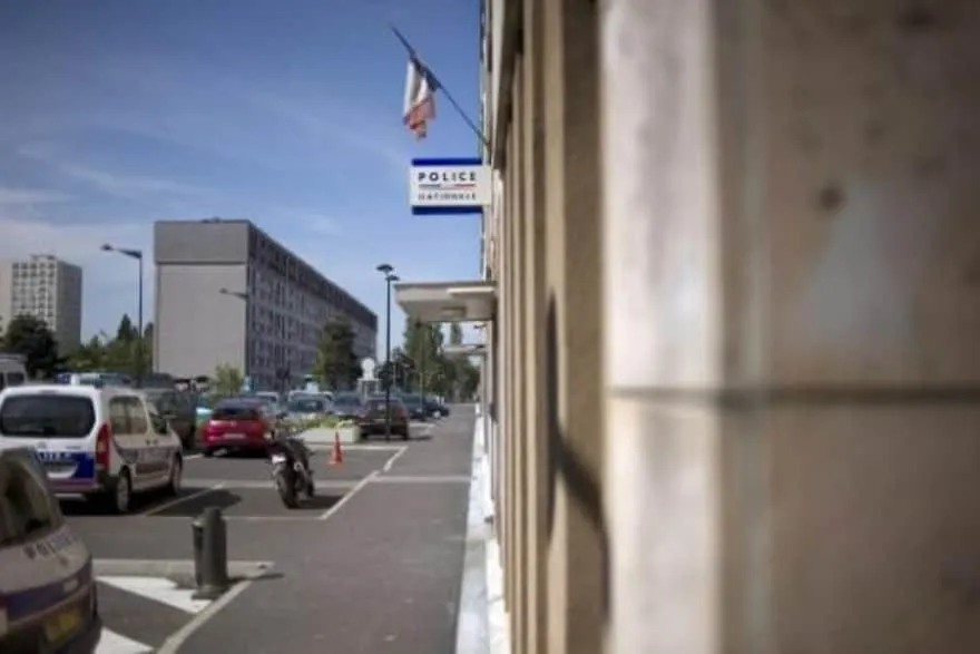 Francia: un ataque con mortero contra una comisaría de policía en el sur de París