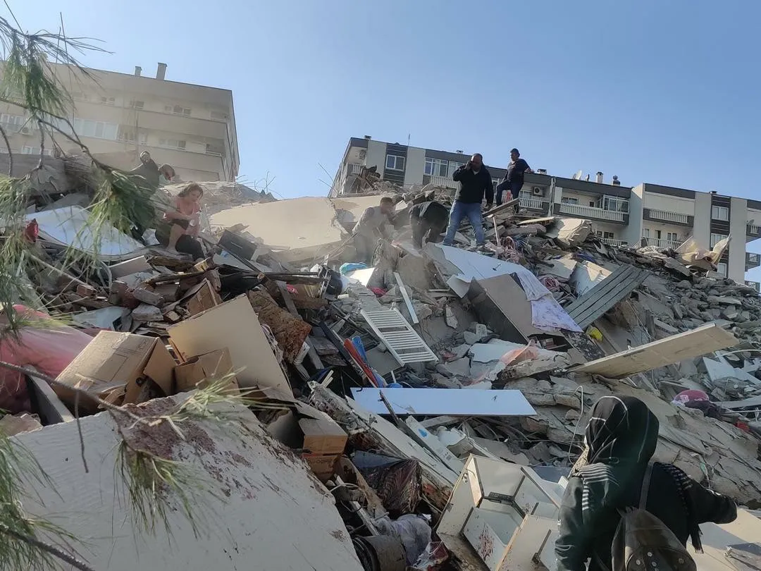 Medios de comunicación: Dos terremotos azotan la costa turca