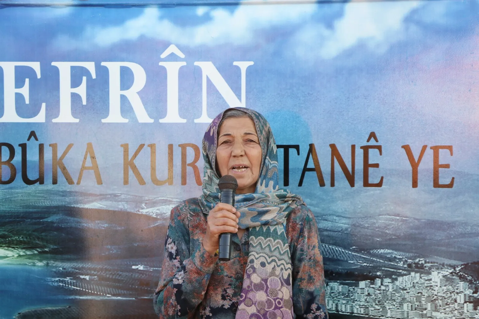 Cientos de desplazados internos de Afrin rechazan la conspiración contra Şingal