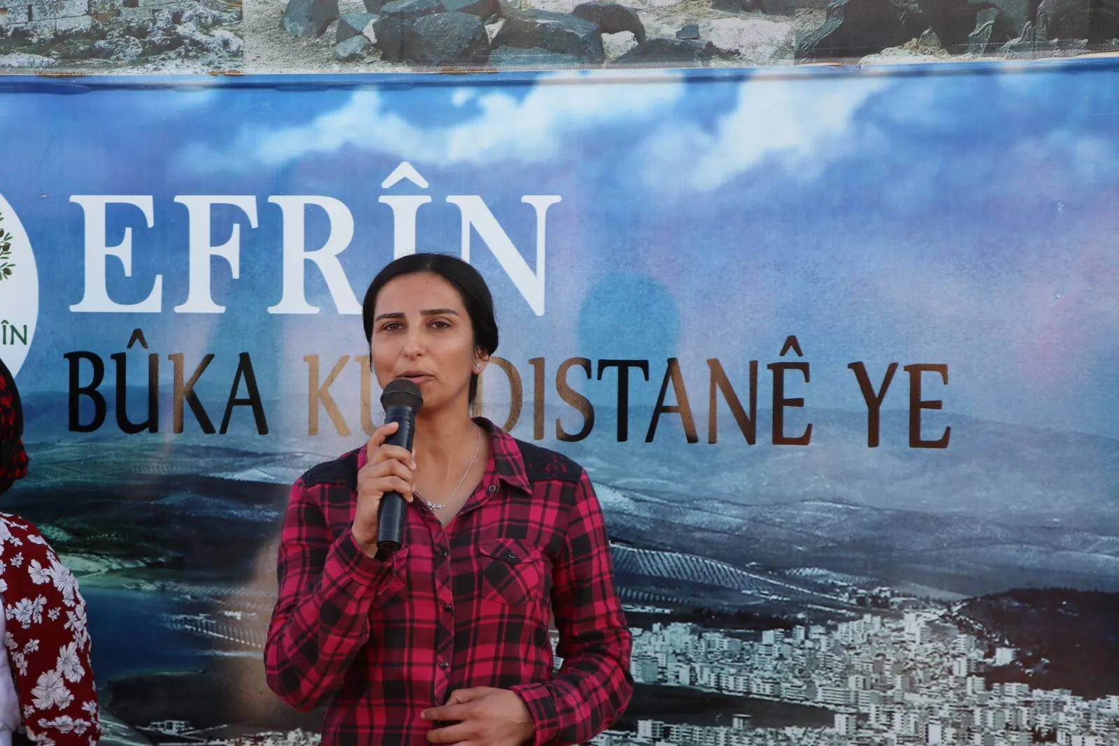 Cientos de desplazados internos de Afrin rechazan la conspiración contra Şingal